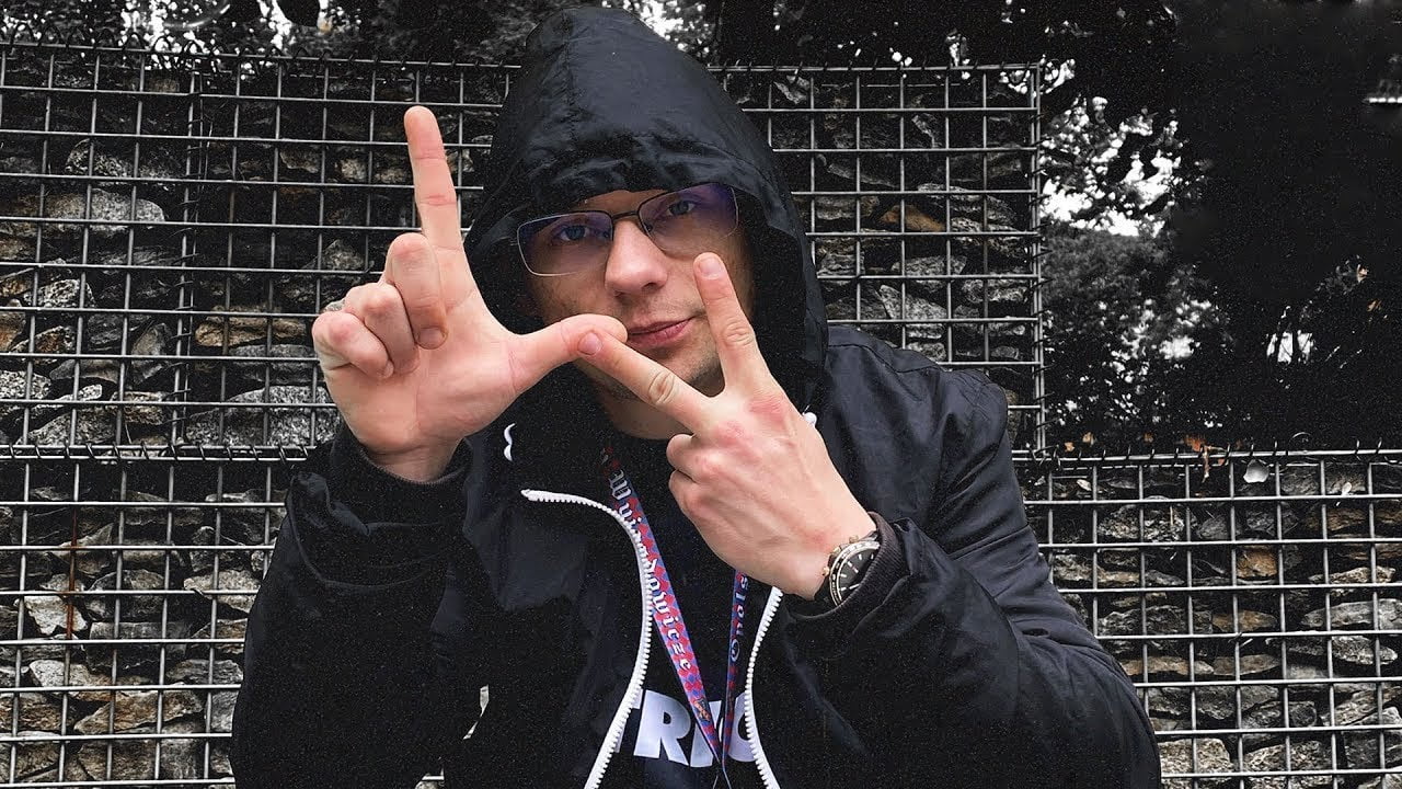 intruz_-_lokalny_chlopaczek_2